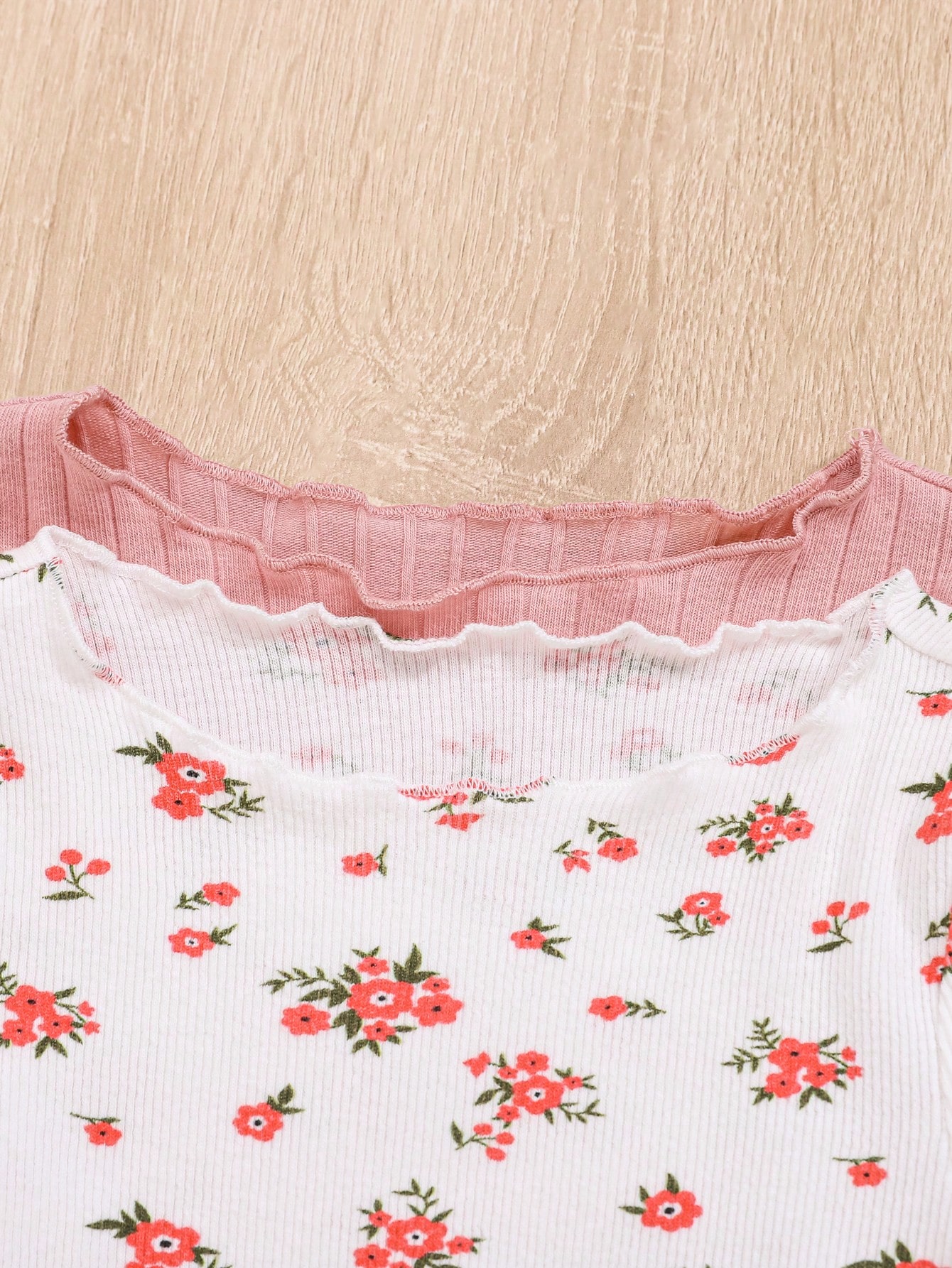 طقمين للرضيعة توب كروشيه مطبوع وبنطال (4 قطع)