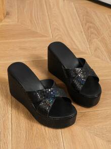 女士厚底人字拖凉鞋、金属金色一脚蹬拖鞋、闪亮交叉带舒适坡跟拖鞋