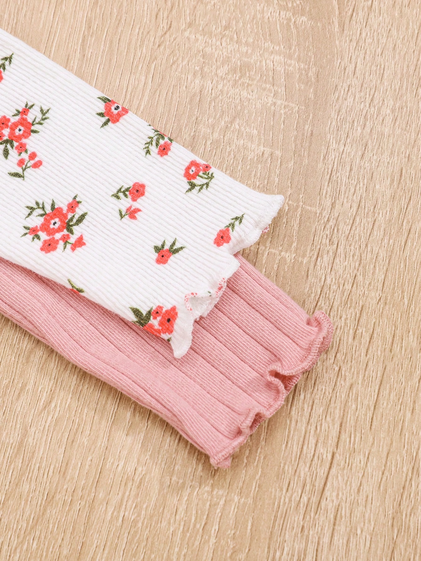 طقمين للرضيعة توب كروشيه مطبوع وبنطال (4 قطع)