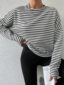 SHEIN 女用條紋圓領上衣 - 黑與白 - 查看 1