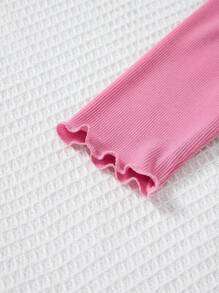 SHEIN Genkimix Kids مجموعة تي شيرت ثلاثية الأجزاء للفتاة الصغيرة ، بأسلوب عارض ومريح ودافئ لفصلي الخريف/الشتاء