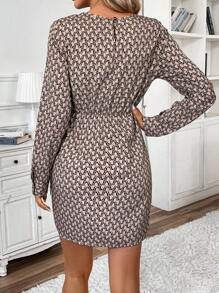 SHEIN Frenchy 滿版印花側打結圍裹連衣裙 - 杏色 - 查看 2