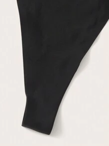 طقم صدرية سلكية وسروال جي-سترينج ذو نمط حرفي بسيط - الأسود - مشاهدة 5