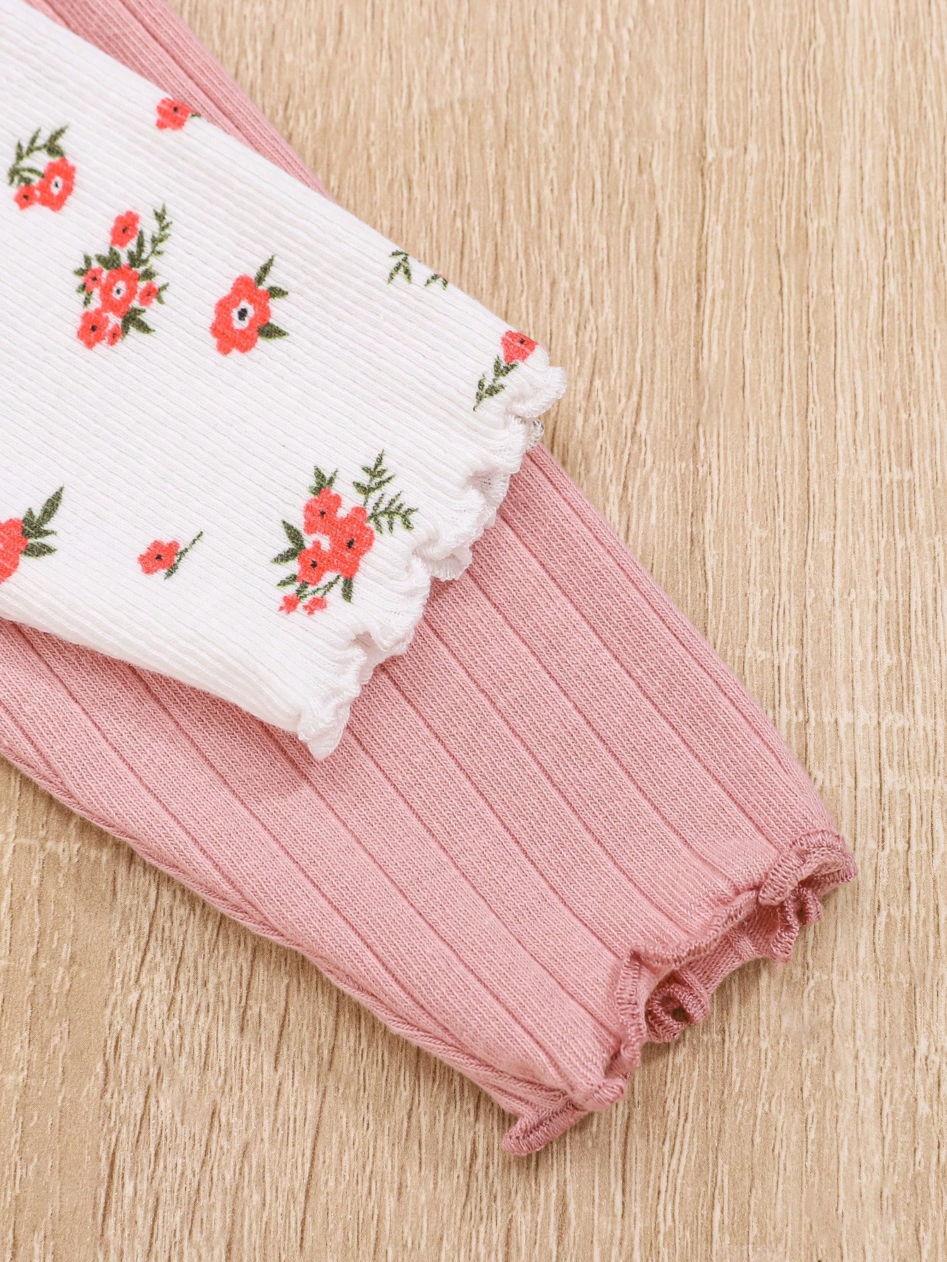 طقمين للرضيعة توب كروشيه مطبوع وبنطال (4 قطع)