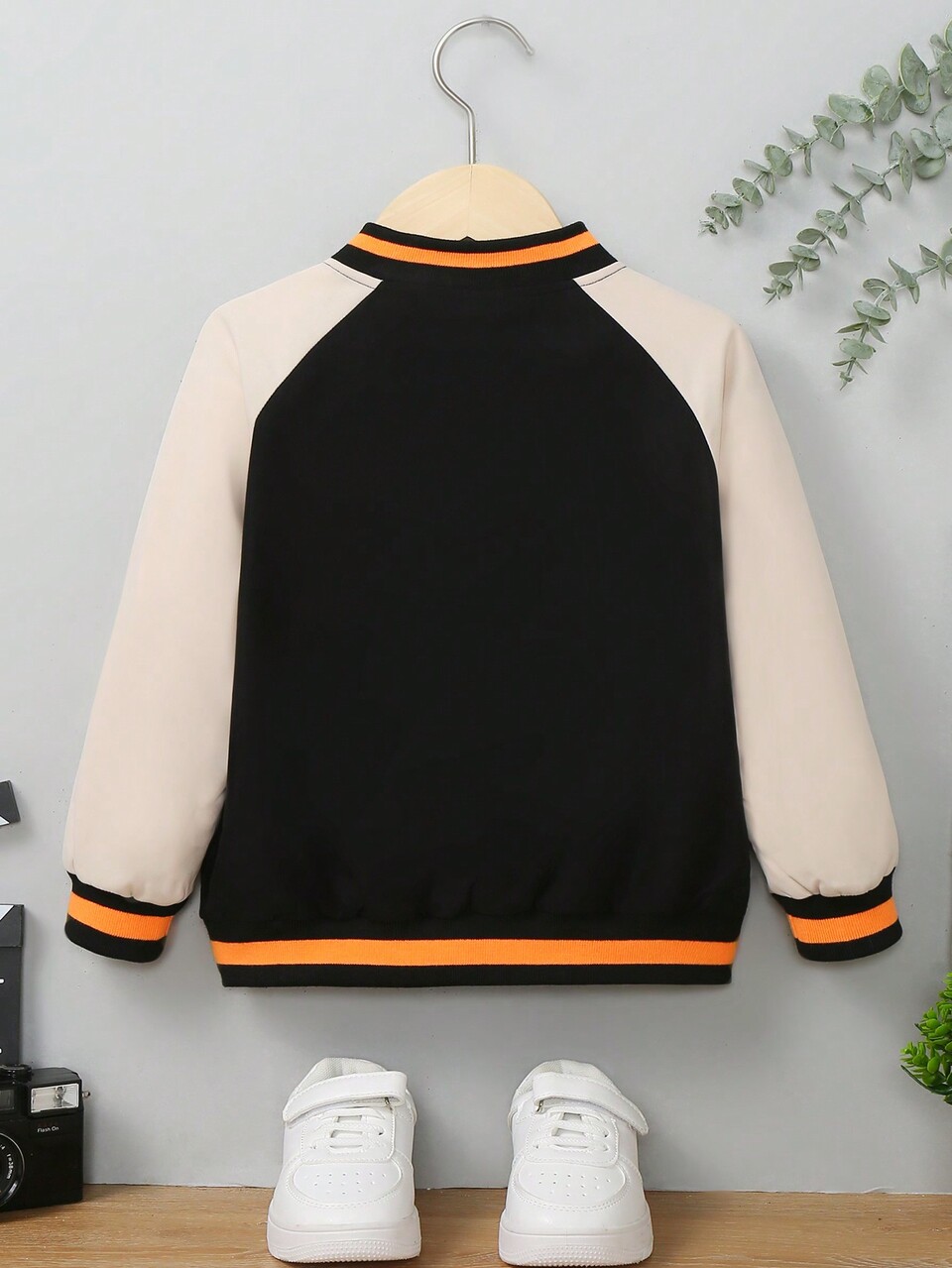 Young Boy Letter Graphic Raglan Sleeve Striped Trim Colorblock Varsity Jacket