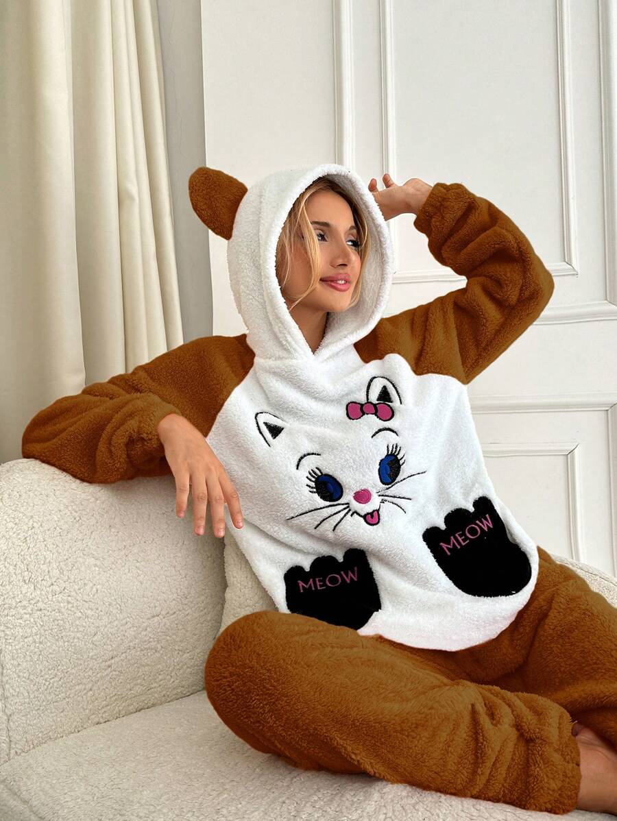 EURMUSE Conjunto de pijama con bordado de dibujos animados de manga raglán con diseño de orejas 3D con capucha de franela - Marrón - Ver 1