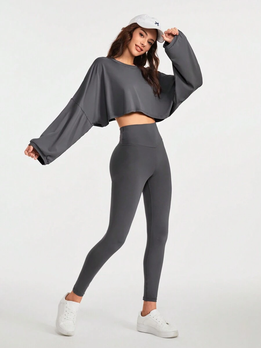 SHEIN Sport Studio ชุดออกกำลังกายสตรี เสื้อกีฬา crop ไหล่ดรอปแบบพื้นที่ ...