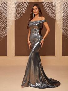 SHEIN Belle 液態金屬連衣裙,開背和離肩設計,修身版型,女士晚禮服(重工業風格) - 銀色 - 查看 2