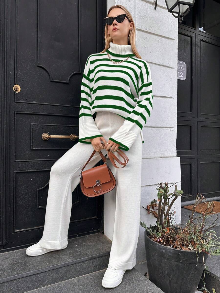 SHEIN Cottnline Jersey con patrón de rayas de hombros caídos con pantalones tejidos - Multicolor - Ver 1