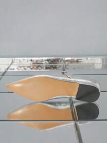 Của phụ nữ Màu bạc Kim loại Thấp Gót chân Giày phẳng Với Nút kim loại Dây đeo Cho mùa xuân & Thoải mái , Và Thoáng khí - Bạc - Xem 3