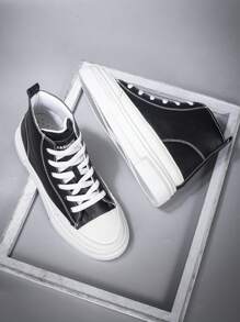Của phụ nữ Giải trí High Top Đen & Trắng In thư Dày Nền tảng Giày thể thao Với Tròn Sau đó - Đen và trắng - Xem 3