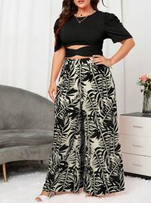 SHEIN Privé 大码纯色镂空吊带泡泡袖 T 恤和热带印花阔腿裤 2 件/套