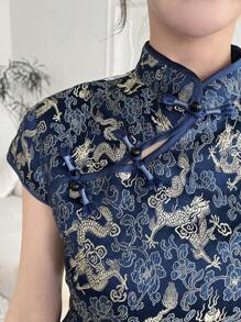 EastFlair 龍印花旗袍領上衣與迷你裙套裝,兩件式旗袍套裝