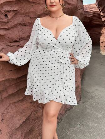 SHEIN Privé Plus Hjärt-Tryck Överallt Lyktärm Kant med Volanger Omlott Knut vid Sidan Nederkant med volanger Klänningar