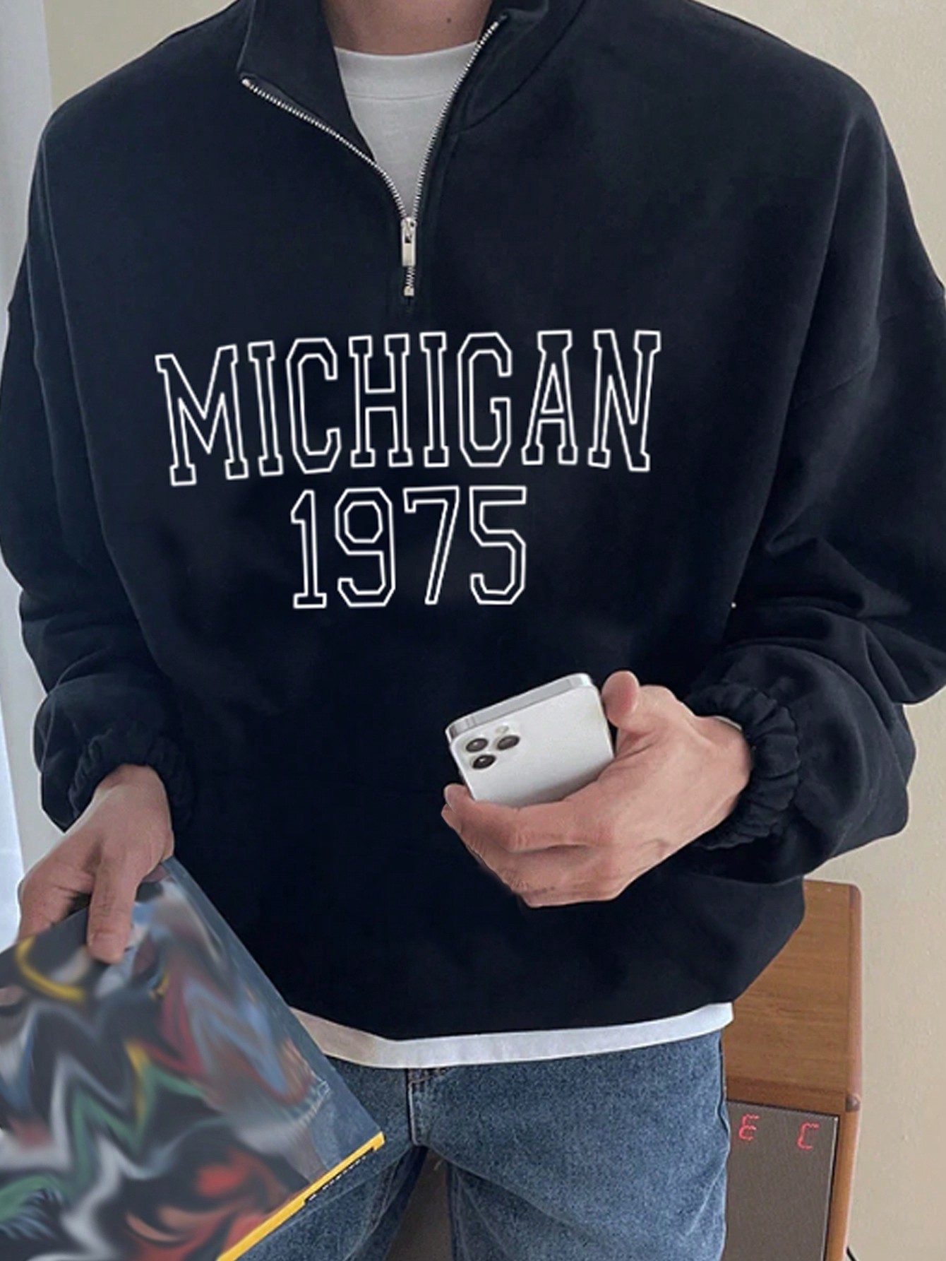 Manfinity Dauomo Men Letter Graphic Zipper Front Drop Shoulder Sweatshirt Without Tee