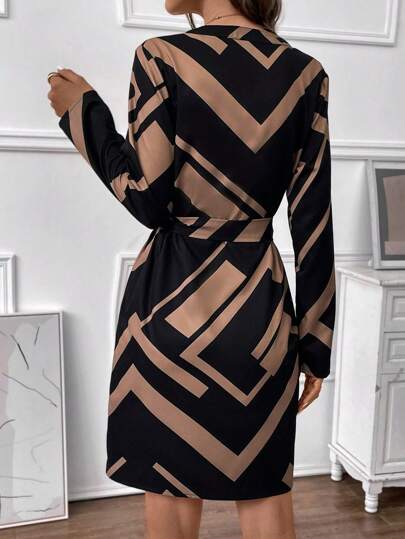 Balvessa Vestido con cinturón con estampado geométrico de cuello notch