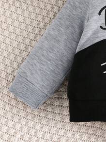 男寶寶時尚休閒運動款式春秋新款時尚字母印花彩色拼接連帽衛衣和褲子套裝 - 彩色 - 查看 4