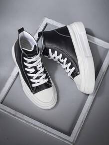 Của phụ nữ Giải trí High Top Đen & Trắng In thư Dày Nền tảng Giày thể thao Với Tròn Sau đó - Đen và trắng - Xem 1