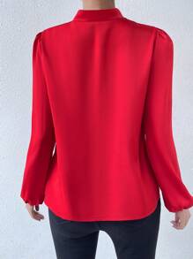 Chiquease Bluzka z żabą i guzikami, rękawy typu latarnia, satyna, na przyjęcie noworoczne - Czerwony - Zobacz 2