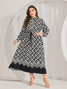 Mulvari 大碼幾何樣式腰帶襯衫洋裝 - 黑與白 - 查看 5