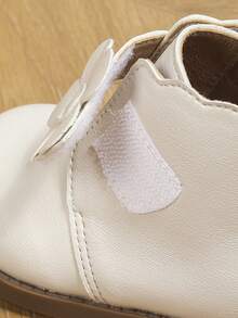 女孩時尚白色英倫風情復古靴子帶可愛花朵裝飾適用於秋天和冬天 - 白色 - 查看 3