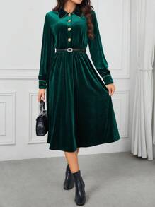 SHEIN Clasi Vestido ribete en contraste con botón delantero de terciopelo sin cinturón - Verde Oscuro - Ver 3