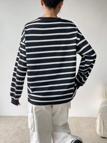 SHEIN EZwear Striped Print Drop Shoulder Sweatshirt Graduation,Back To School Outfits,Graduation,Teacher Outfits For Women,Back To School In Fall/Winter - Black and White - View 2