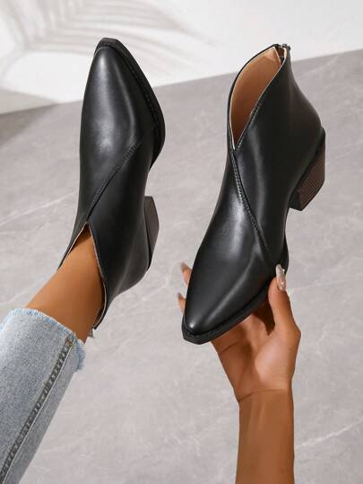 Höst/vinter brittiska retro svarta motorcykelstövlar för kvinnor, vår och höst, med mellanhöga klackar, spetsig tå, tjocka eller grova ankelstövlar