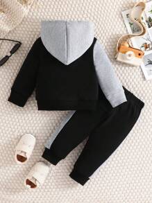 男寶寶時尚休閒運動款式春秋新款時尚字母印花彩色拼接連帽衛衣和褲子套裝 - 彩色 - 查看 2