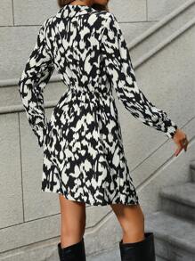 SHEIN VCAY 滿版印花交疊領洋裝 - 黑色 - 查看 2