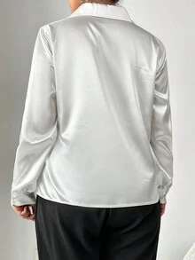 RueChic Camisa De Satén De Talla Grande Con Cuello De Agujero De Cerradura Y Manga Larga - Blanco - Ver 2
