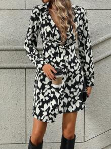 SHEIN VCAY 滿版印花交疊領洋裝 - 黑色 - 查看 3