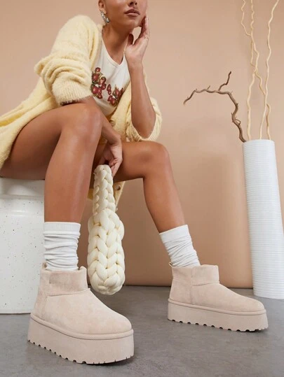 SHUZIA 女士百搭蓬松衬里仿麂皮一脚蹬凸纹鞋底踝靴，适合温暖的新年假期