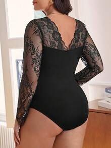 SHEIN Frenchy 大尺寸 V 領蕾絲拼接連身衣 - 黑色 - 查看 2