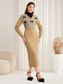 Modelyn فستان محبوك ذو ياقة واقفة بنقش ألماسي