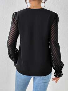 SHEIN Frenchy 凸花蕾絲飾邊荷葉邊袖襯衫 - 黑色 - 查看 2