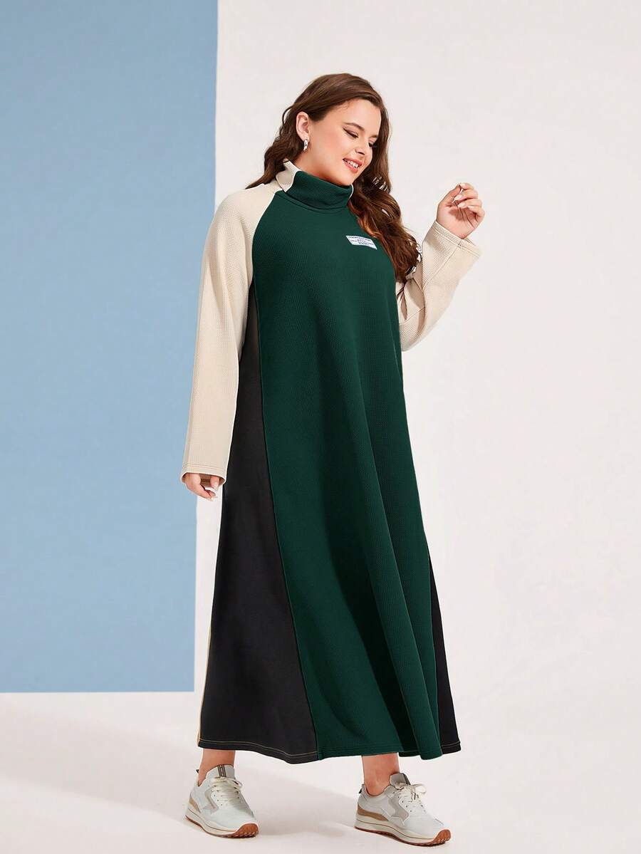 Mulvari 大碼字母貼布撞色插肩袖洋裝 - 墨綠色 - 查看 1