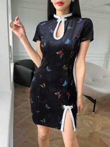 EastFlair 風新款旗袍領絨面蝴蝶圖案印花,精美蕾絲對比色女裝連衣裙 - 黑色 - 查看 3