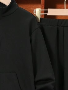 SHEIN Tween Boy Letter Patched Kangaroo Pocket Half Zip Sweatshirt & Sweatpants - Black and White - View 3