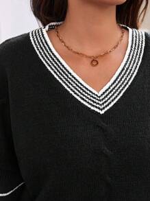 SHEIN Frenchy 大尺碼下垂袖v領條紋毛衣 - 黑色 - 查看 3