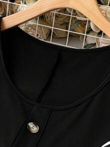 SHEIN LUNE 夏季大尺碼鈕扣細節兩色條紋背心