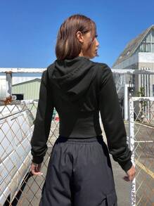 SHEIN EZwear 拉鍊&抽繩連帽短版運動衫 - 黑色 - 查看 2