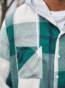 Manfinity Hypemode Áo sơ mi nam có mũ trùm đầu có kích thước Plus Size Patch Pocket - màu xanh lá - Xem 3