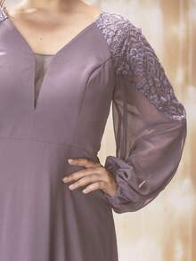 大码女士伴娘礼服，带网眼和蕾丝灯笼袖