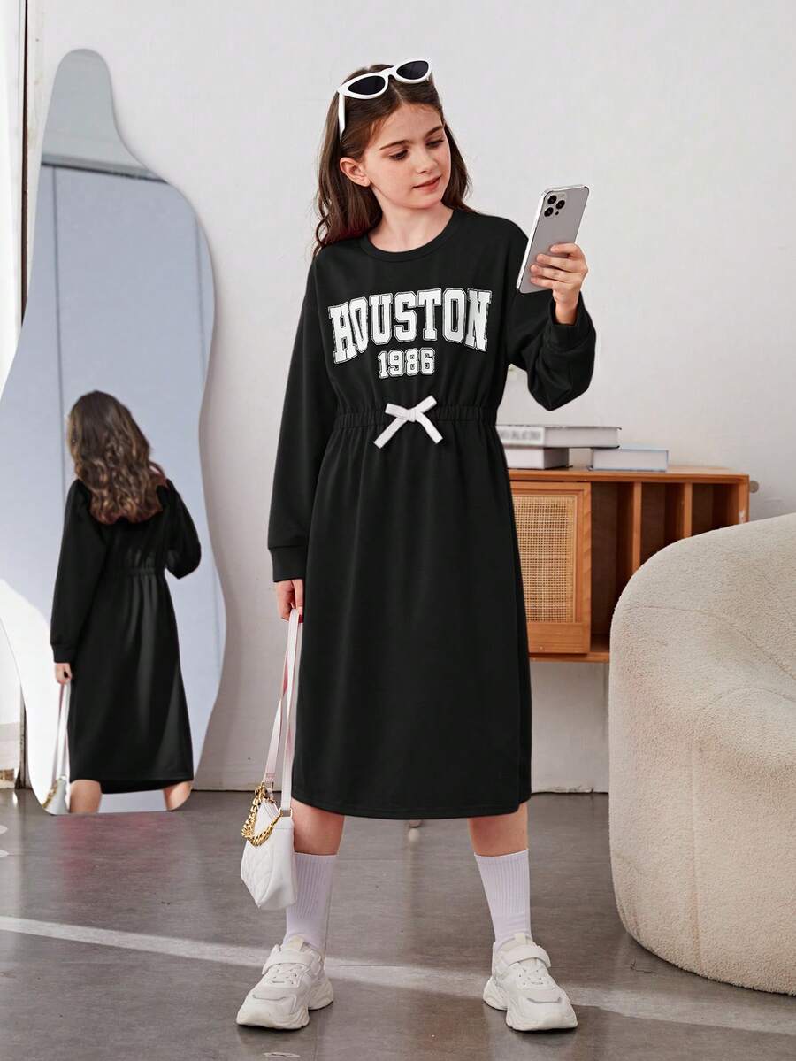 SHEIN 少女寬鬆休閒長袖連衣裙，下擺偏肩設計，帶有字母印花 - 黑色 - 查看 1