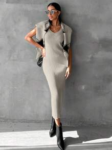 EURMUSE Women's Short Cut Geometric Pattern Sweater And Knitted Vest Dress Two-piece Set - Apricot - View 5