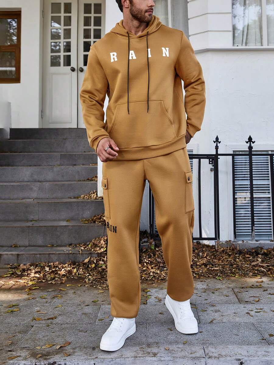 Manfinity Homme 男士大尺碼字母印花連帽運動衫和運動褲套裝(附抽繩) - 棕色 - 查看 1