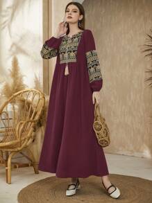 Al Najma 勃艮第红色女式几何图案前开流苏阿拉伯连衣裙，端庄 - 酒紅色 - 查看 6