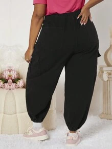 SHEIN CURVE+ 大碼牛仔褲,帶有拉繩腰,帶有蓋口口袋 - 黑色 - 查看 2