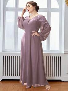 大码女士伴娘礼服，带网眼和蕾丝灯笼袖